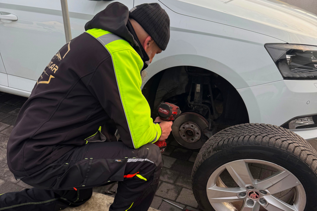 Wymiana koła na drodze 24/7 Niemcy